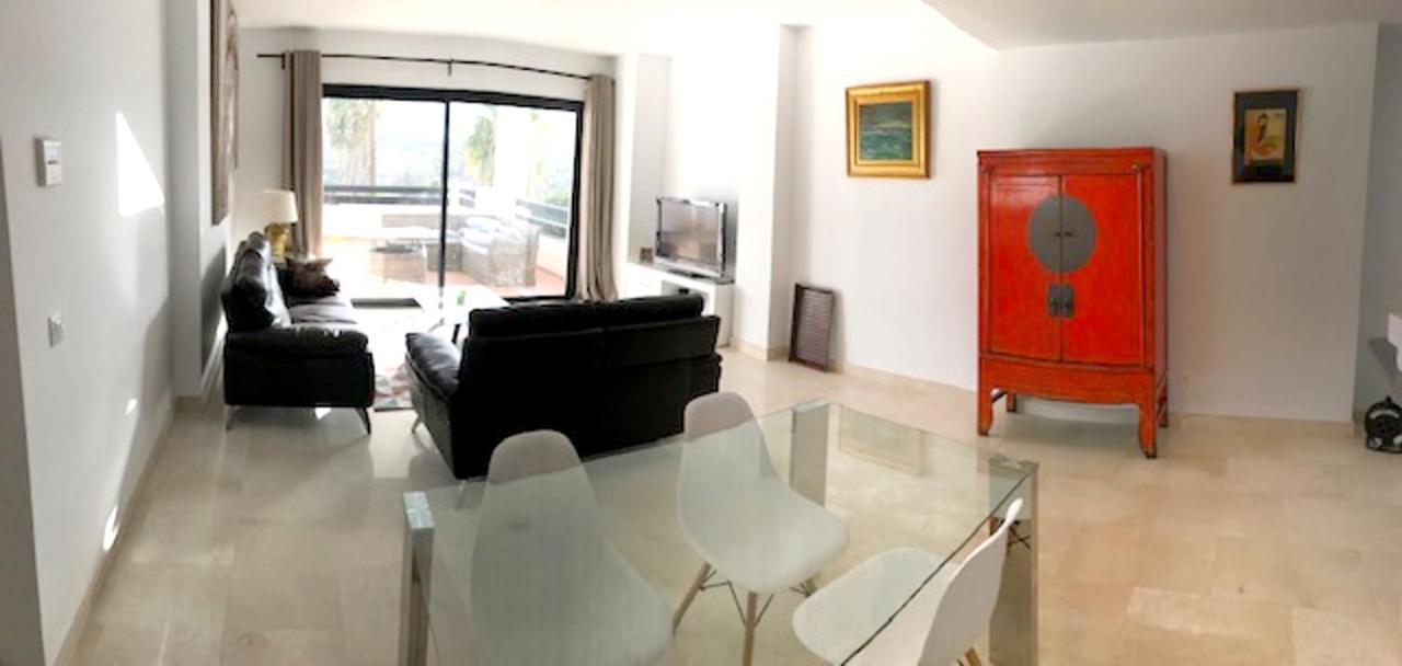 Seaside Serenity: 2-Bedroom Apartment with Pool and Garden San Luis de Sabinillas Exterior photo