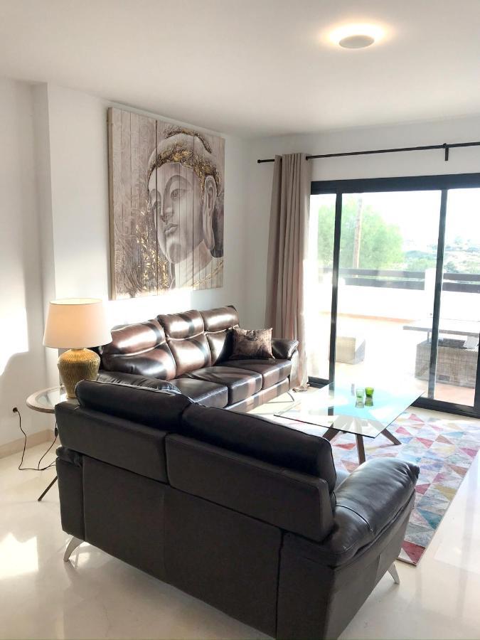 Seaside Serenity: 2-Bedroom Apartment with Pool and Garden San Luis de Sabinillas Exterior photo