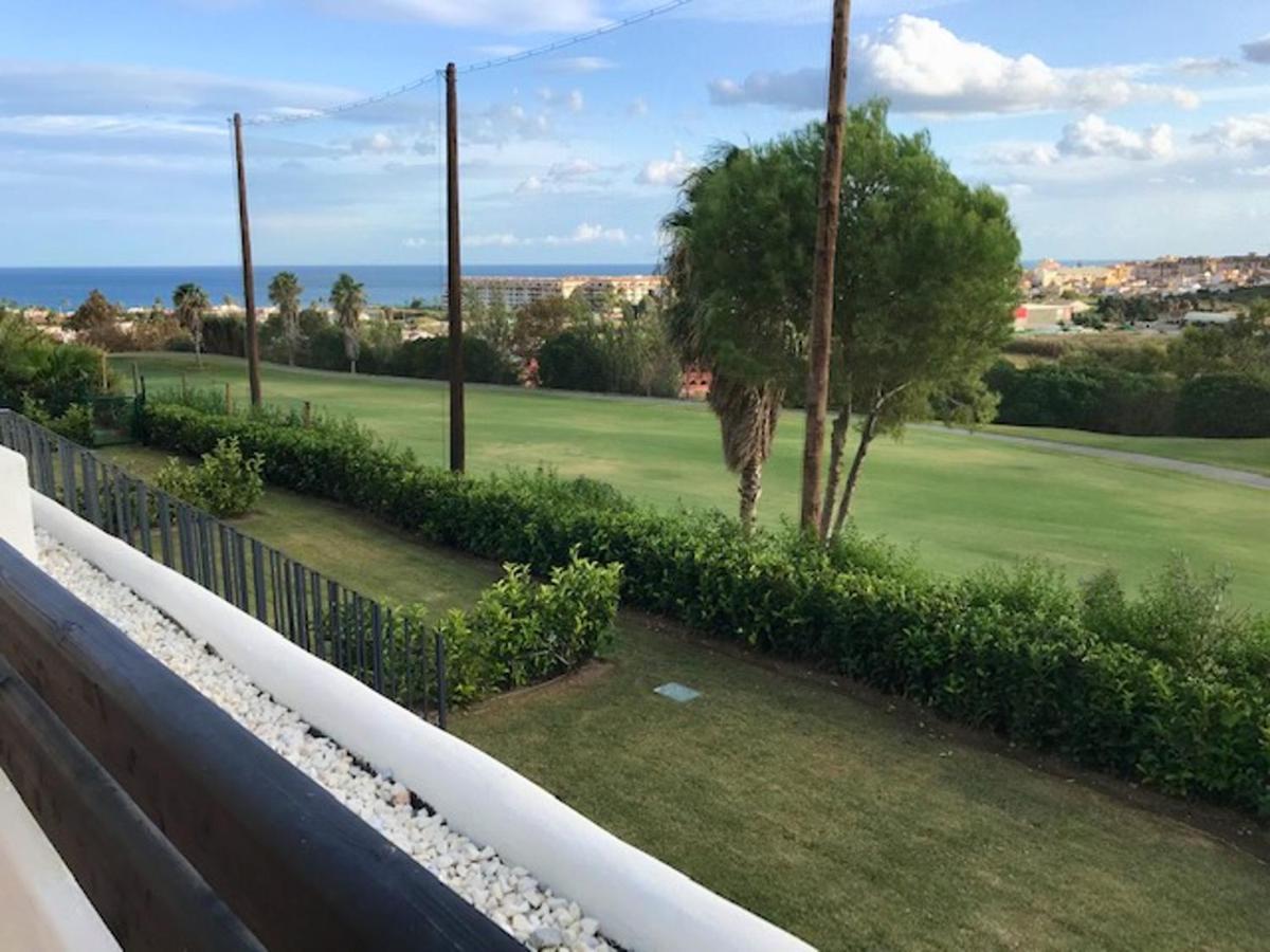 Seaside Serenity: 2-Bedroom Apartment with Pool and Garden San Luis de Sabinillas Exterior photo