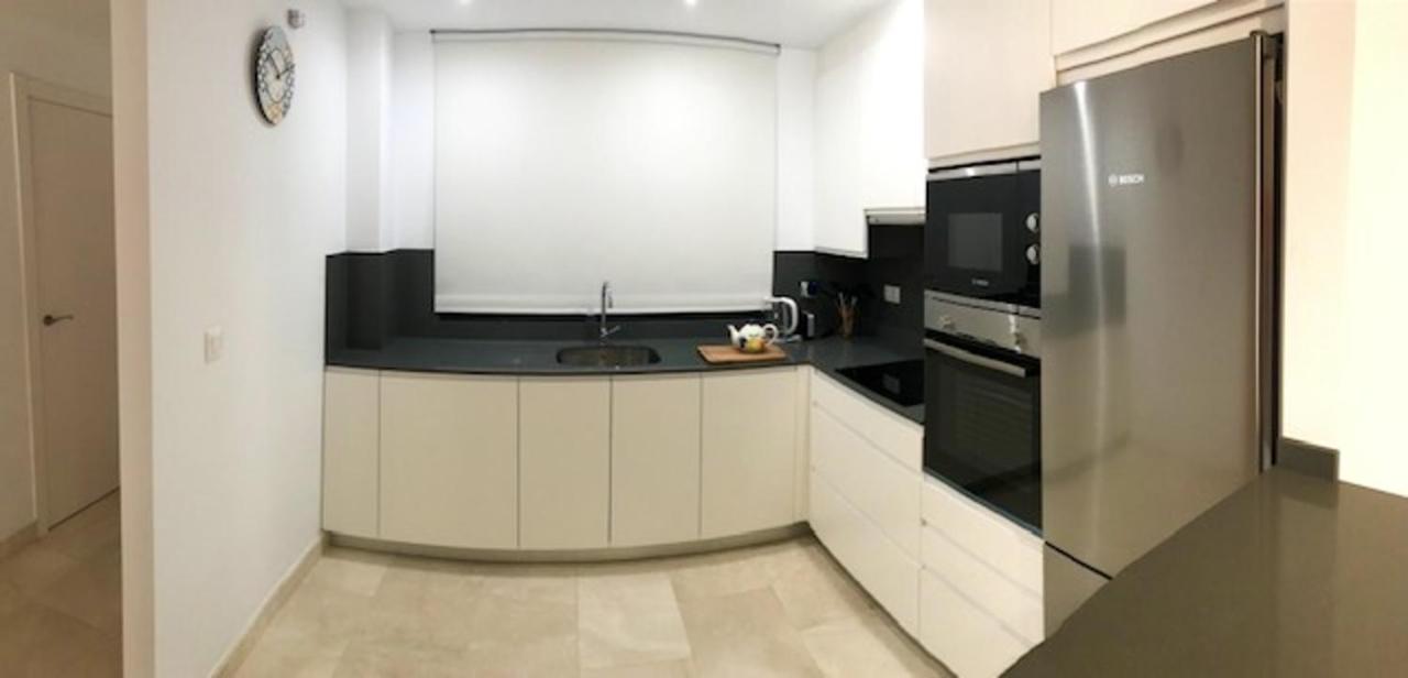 Seaside Serenity: 2-Bedroom Apartment with Pool and Garden San Luis de Sabinillas Exterior photo