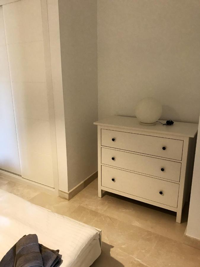 Seaside Serenity: 2-Bedroom Apartment with Pool and Garden San Luis de Sabinillas Exterior photo